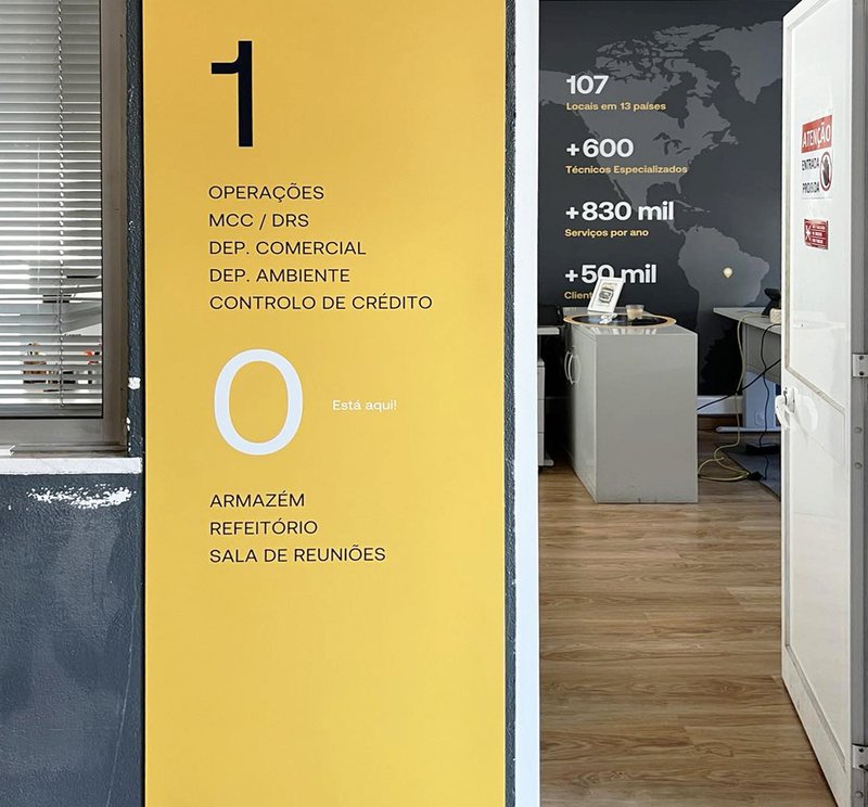 Sinalética Interior e Exterior - 09